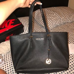 MICHAEL KORS JET SET LEATHER TOTE